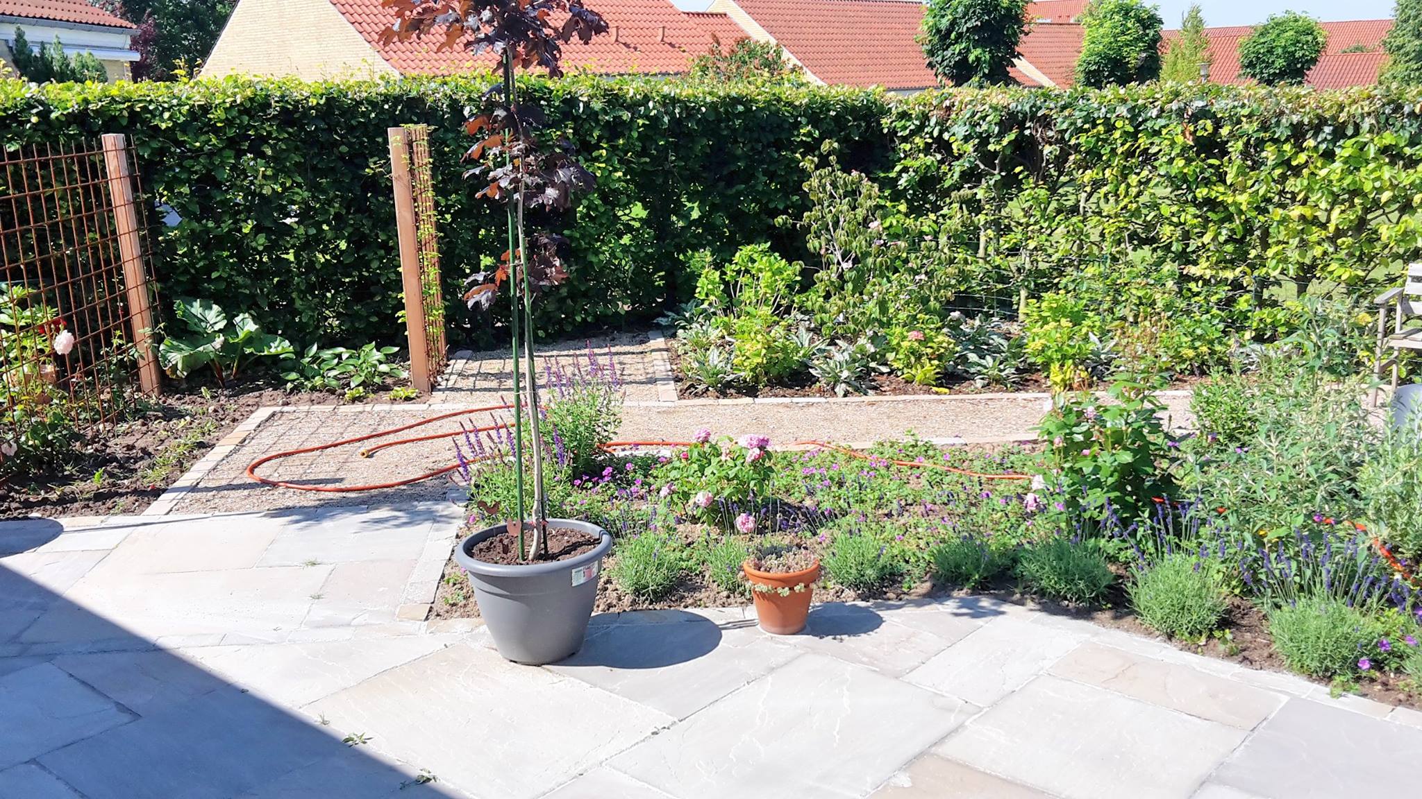Have og terrasse udført af Grønbo Anlæg